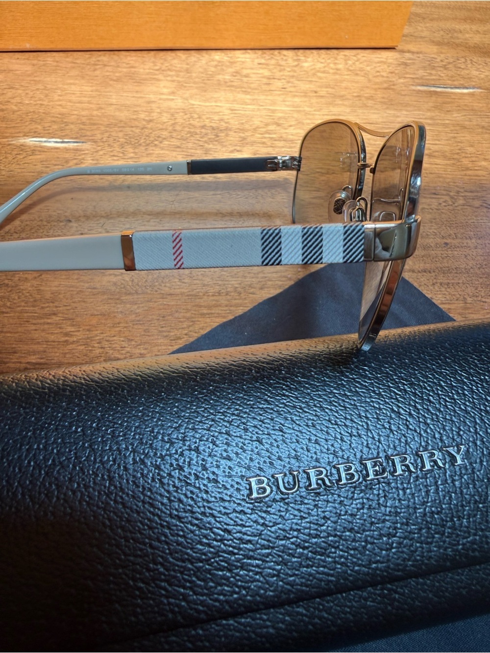 NEW Burberry Aviator Sunglasses with Taupe Gradient - Picture 11 of 12
